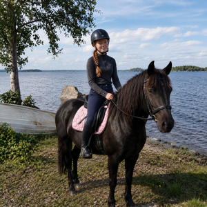 Mysig Ridtur I Skogen
